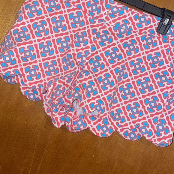 •CROWN & IVY•PINK/BLUE/WHITE GEOMETRIC PATTERN SCALLOPED HEM SHORTS SIZE 12P EUC - Picture 4 of 11